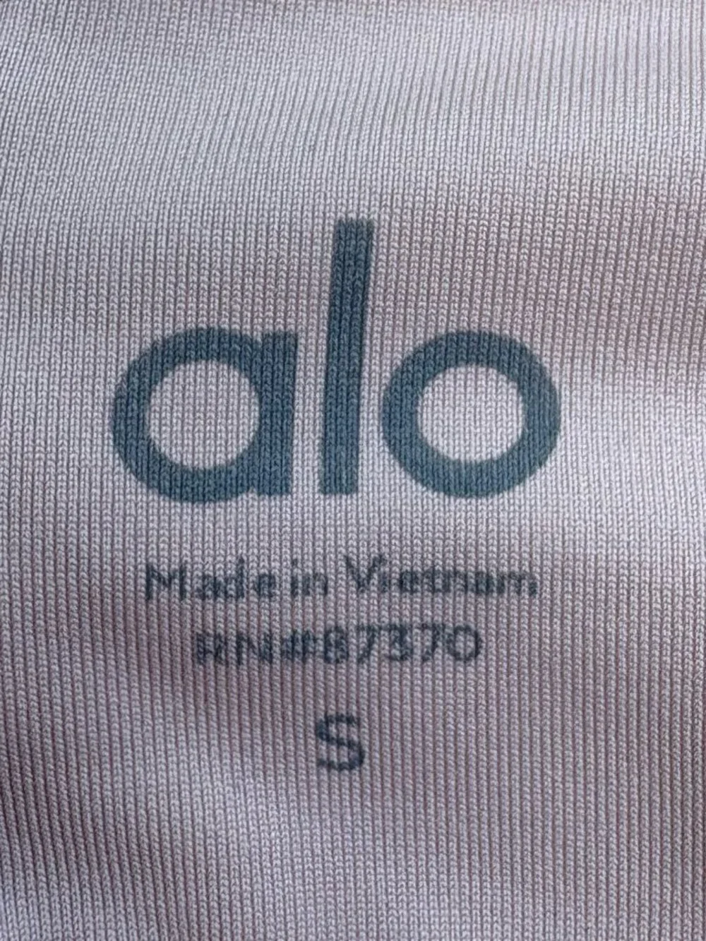 ALO Yoga light pink